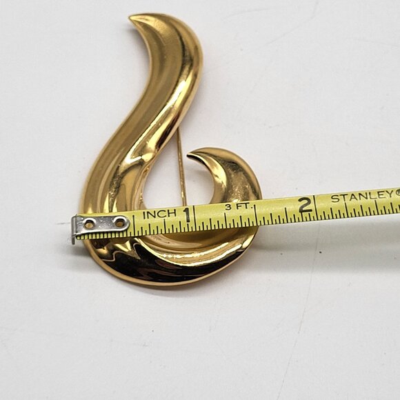VTG Monet Gold Tone Swirl Curved Abstract Brooch Pin - Picture 2 of 6